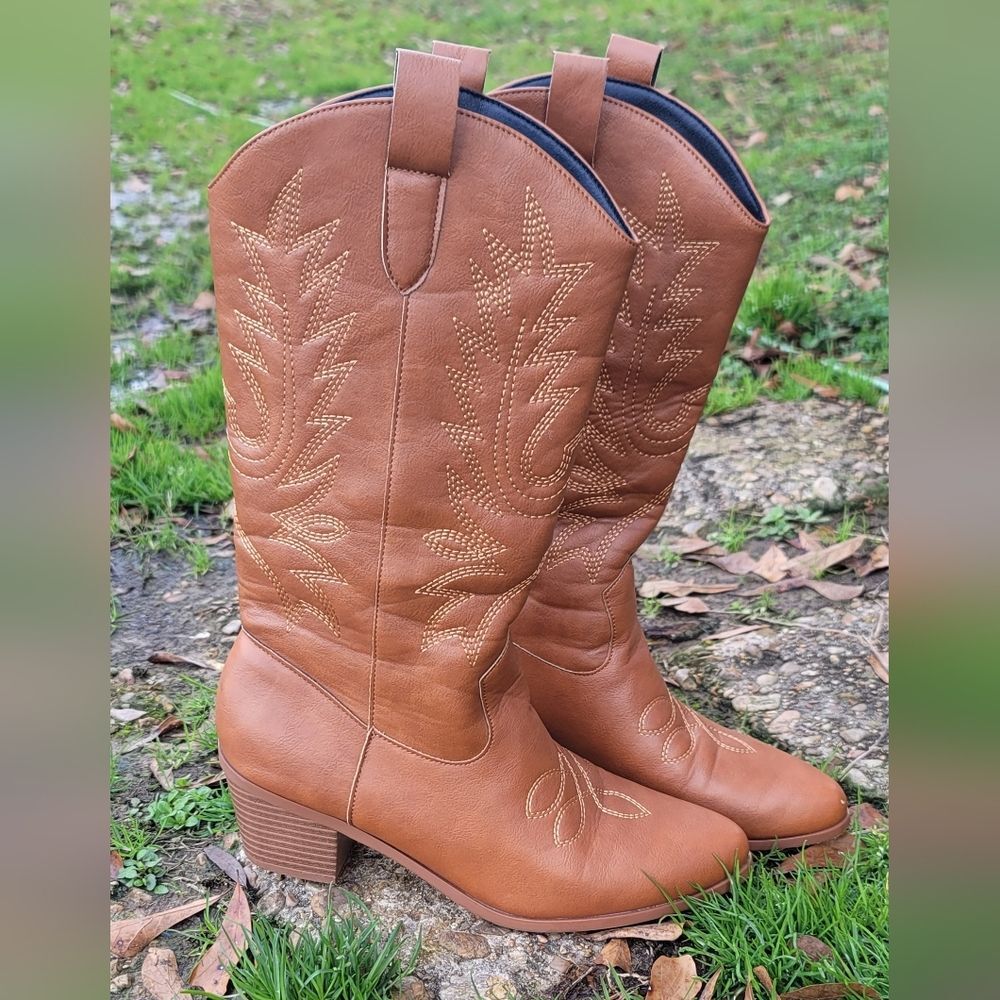 Brown Western Embroidered Women's Boots - Picture 2 of 6